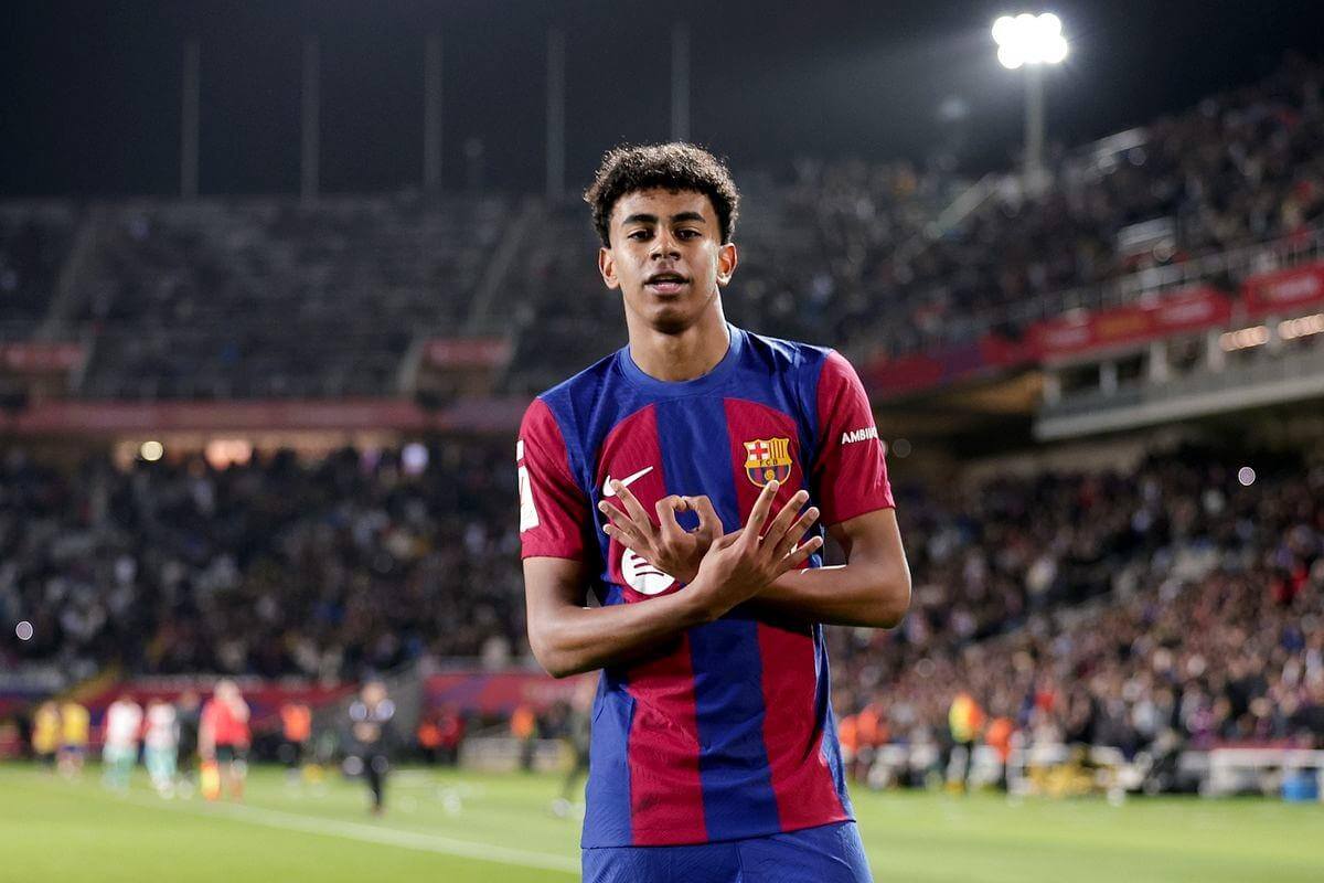 برشلونة يجدد عقد لامين يامال حتى 2031.. موهبة استثنائية ومستقبل واعد”